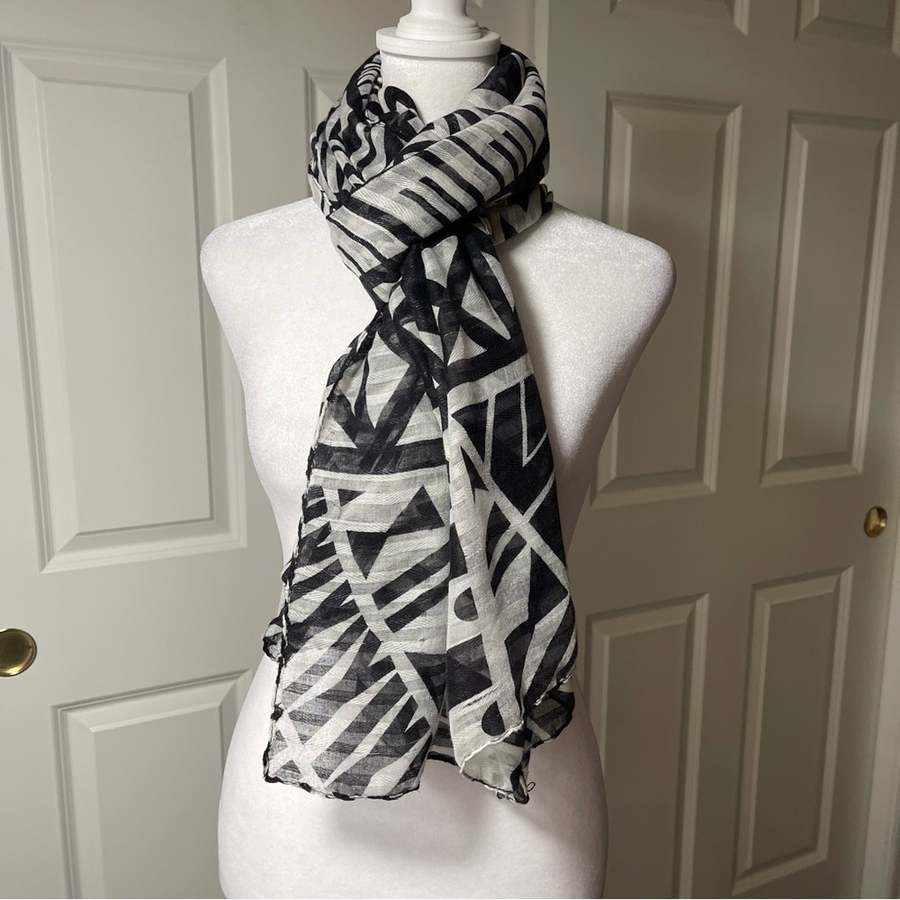 Black and White Abstract Print Semi-Sheer Scarf Shawl Wrap Coverup Sarong Hijab